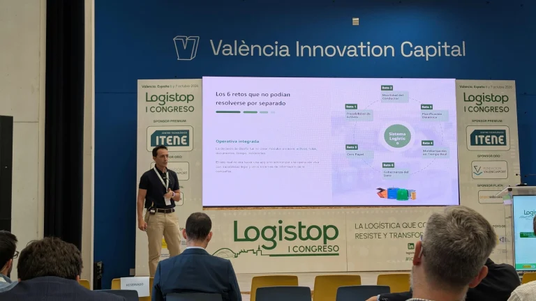 Jorge Ruiz Magaña, de Solusoft, durante su ponencia sobre digitalización de operaciones logísticas en el Congreso LOGISTOP de Valencia.